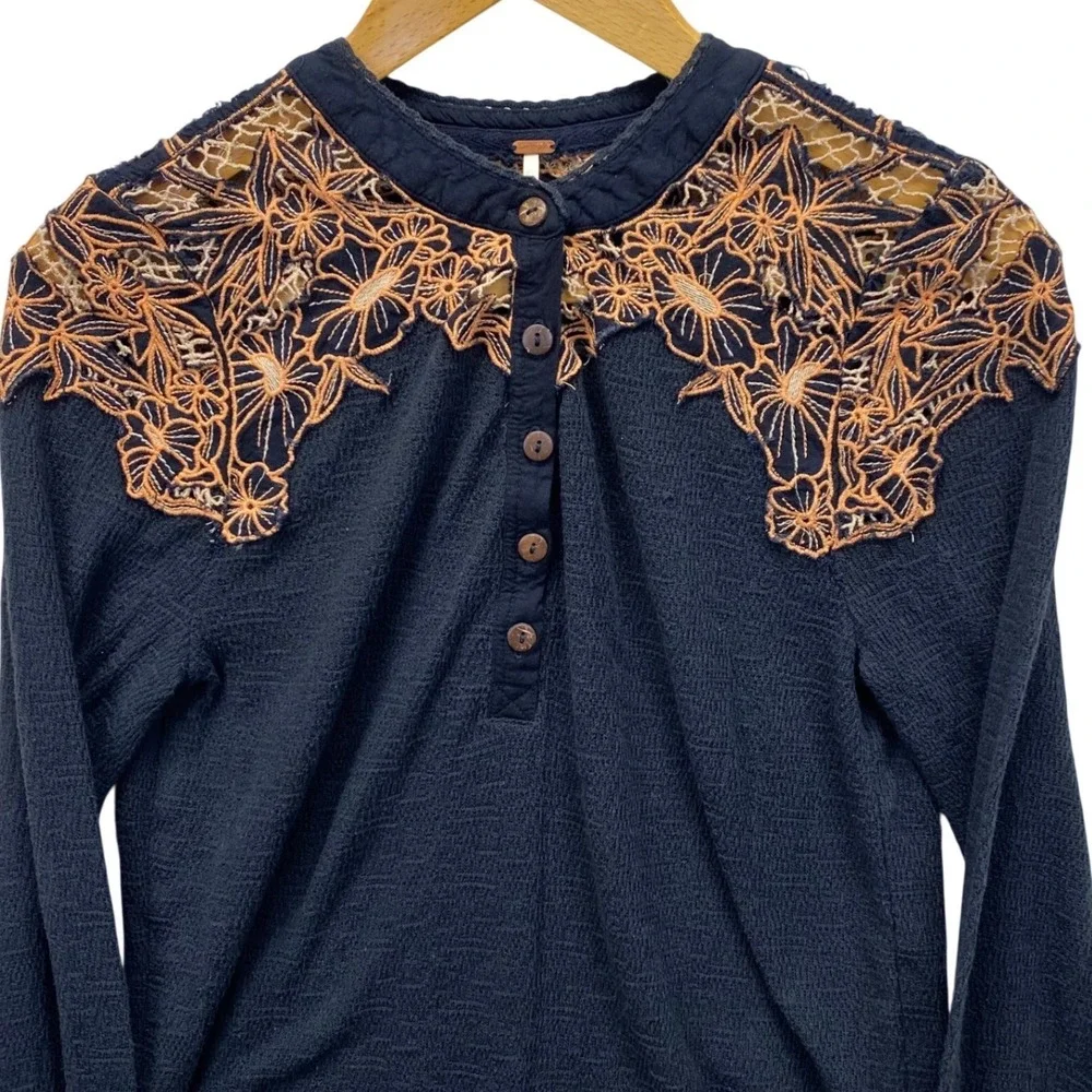 Free People Easy Breezy Henley Top Womens Med Black Orange Lace Accents Boho‎